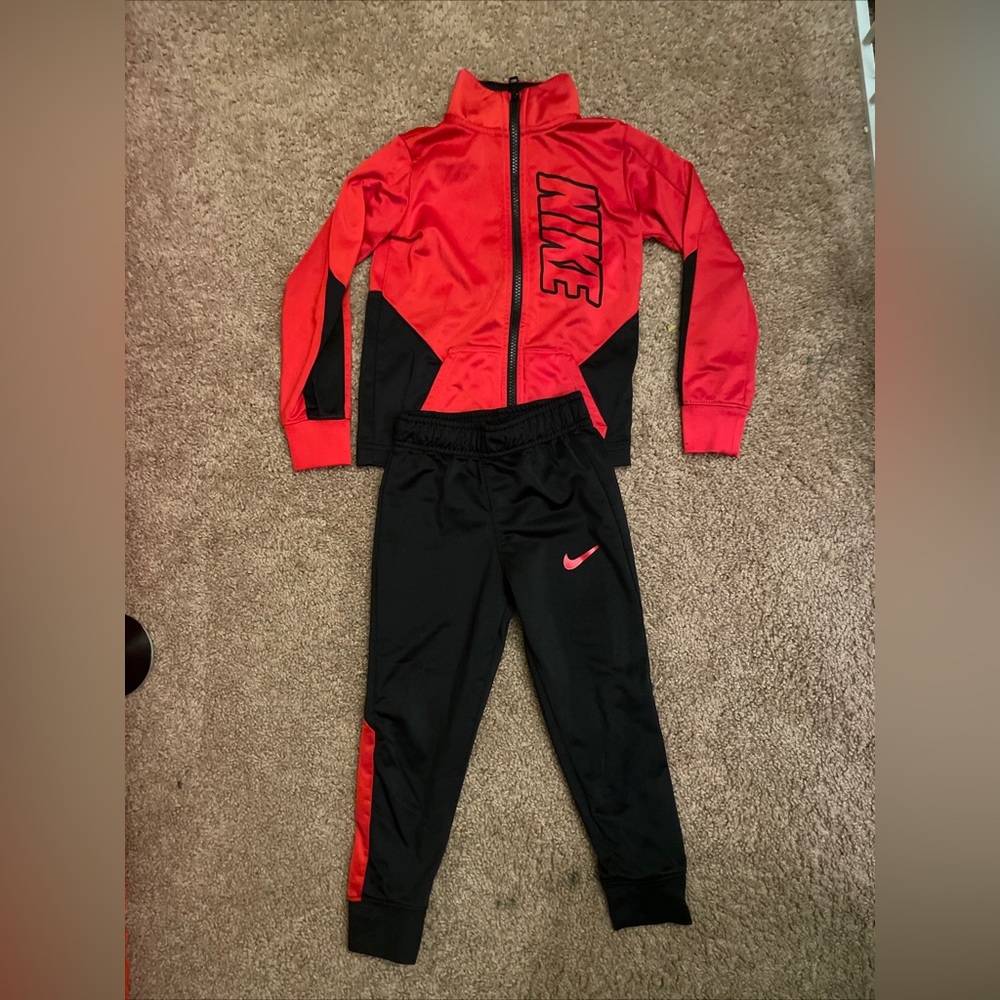 Nike boys track suit size 4/XS